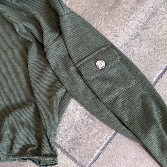 Rabbit Rose Ribbed Long Sleeve Crop Top Size M Army Green - Picture 2 of 9